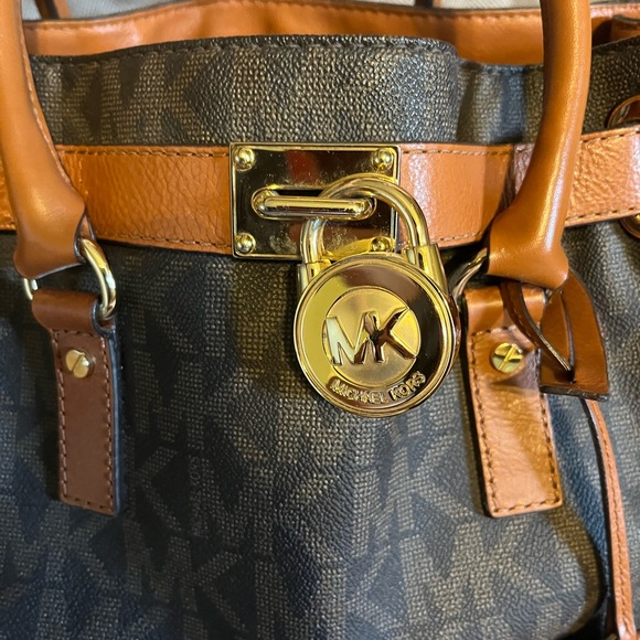 Michael Kors Large Handbag! - Picture 3 of 5